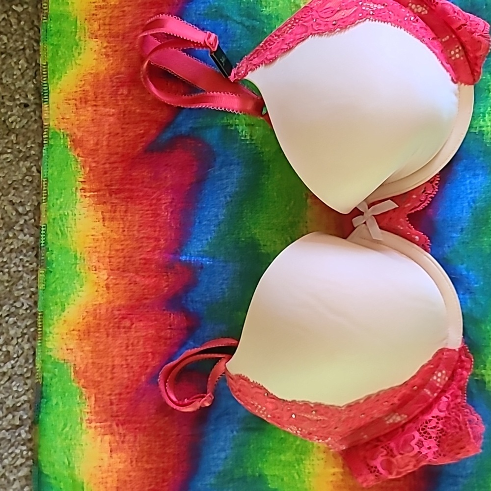 NWT Victoria Secret Rhinestone red with off white Dream Angle Perect Coverage 34